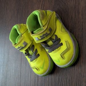 Nike Lebron Volt Electric Green Sneaker Shoe Sz 5C